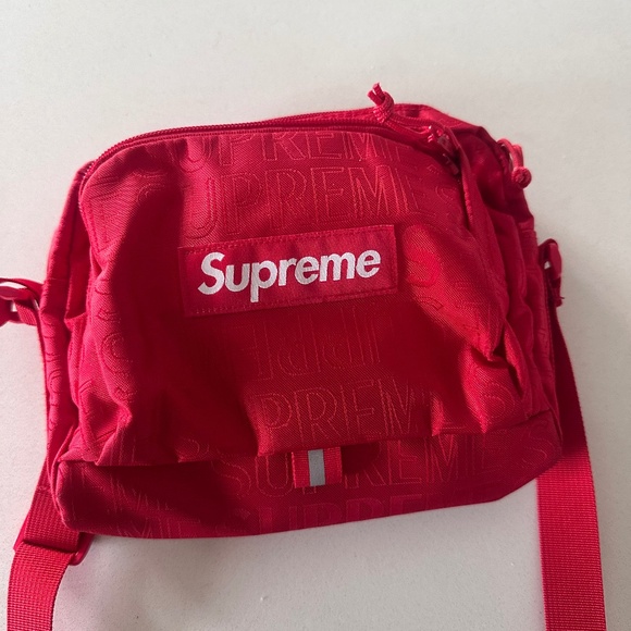 Supreme SS19 Red Crossbody - Picture 2 of 5
